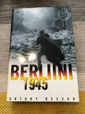 Antony Beevor: Berliini 1945. 2002. 1.painos.
