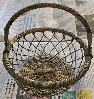Vintage hieno messinkilangasta punottu kori