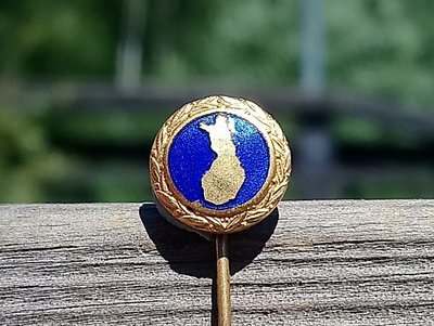 Emalinen merkki Suomi. Halkaisija - 10 mm.