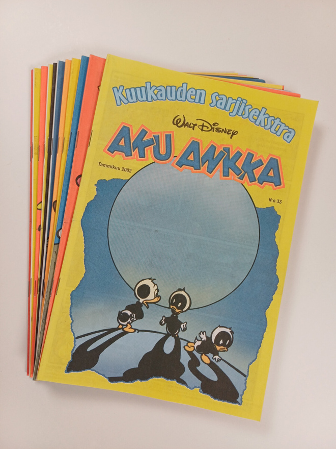Aku Ankka Kuukauden sarjisekstra vuosikerta 2003 (tammi-j...