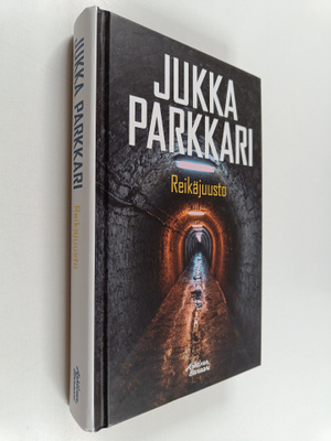 Jukka Parkkari : Reikäjuusto : romaani sotilaallisesta va...