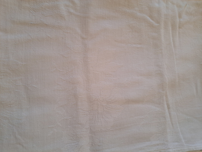 Valkoinen pellava pöytäliina  125x133cm