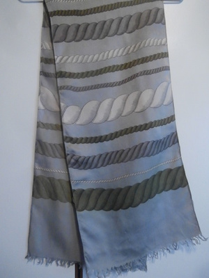 Huivi  13. Harmaa silkkinen kaulahuivi, vintage