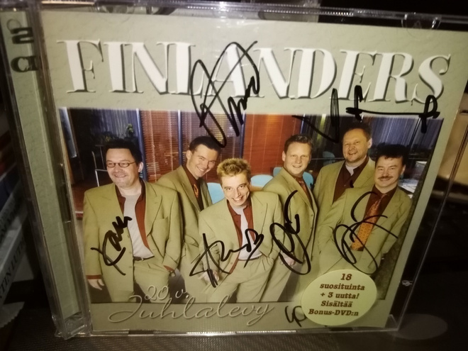 CD &  DVD :  FINLANDERS JUHLALEVY ( SIGNED) SIS POSTIKULU