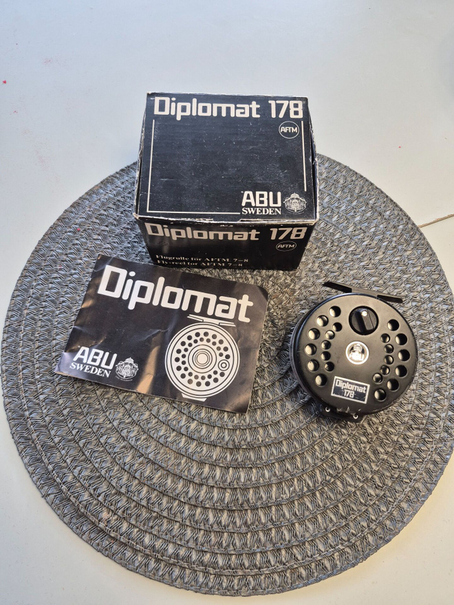 ABU DIPLOMAT 178 -perhokela + laatikko + käyttöohje