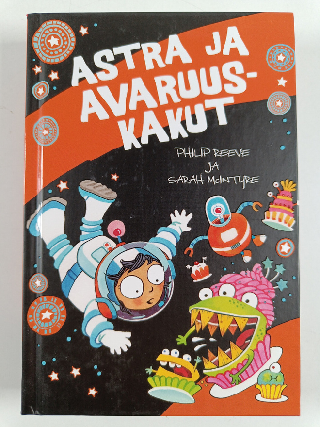 Philip Reeve : Astra ja avaruuskakut