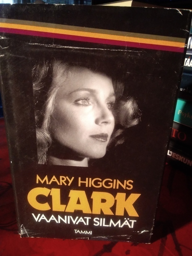 MARY HIGGINS CLARK : VAANIVAT SILMÄT