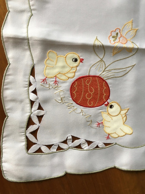 VALKEA KIRJAILTU PÄÄSIÄISLIINA 76cm x 76cm