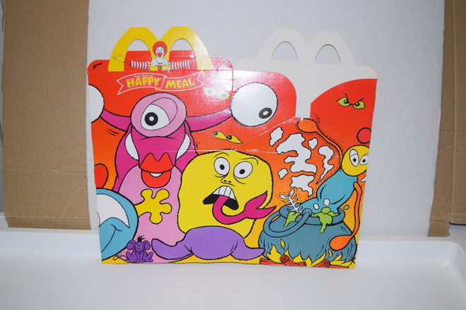 Mcdonald's happy meal laatikko hirviöt