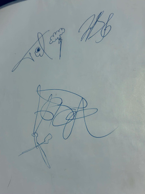 D.A.D. nimikirjoitkset paperilla