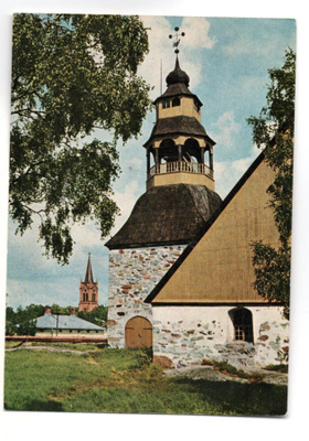 Uusikaupunki: Vanha kirkko (takana uusi)