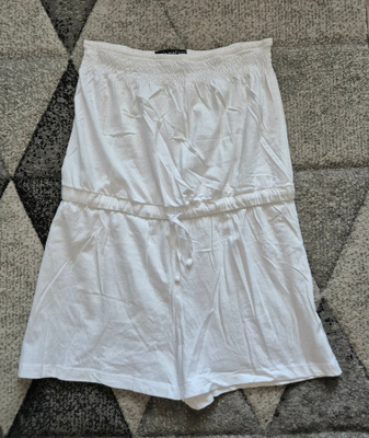 Valkoinen uusi shortsihaalari jumpsuit M - L