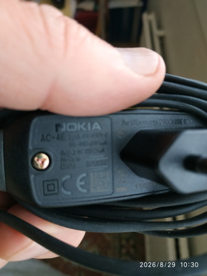 Nokia AC-4E-kännykkälaturi, uusi käyttämätön