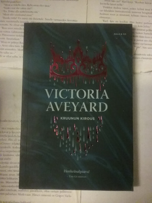 Victoria Aveyard - Kruunun kirous (nid.)