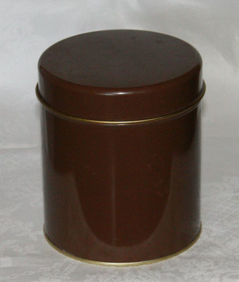 Ruskea peltipurkki