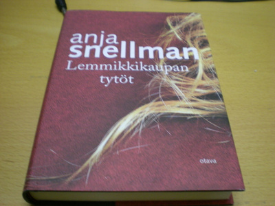 Anja Snellman: Lemmikkikaupan tytöt