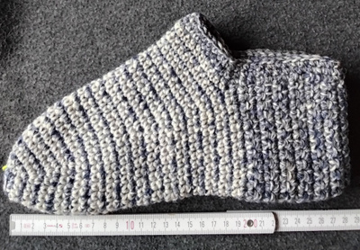Alina´s Handmade virkatut tossut harmaa sävyinen
