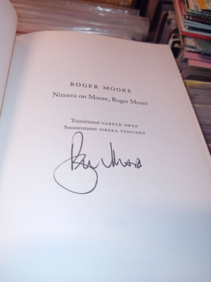 Roger Moore : Nimeni on Moore, Roger Moore ( SIGNED )