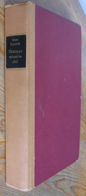Simo Penttilä: Ylhäisyys ratsastaa yhä, Otava 1951. 396 s.