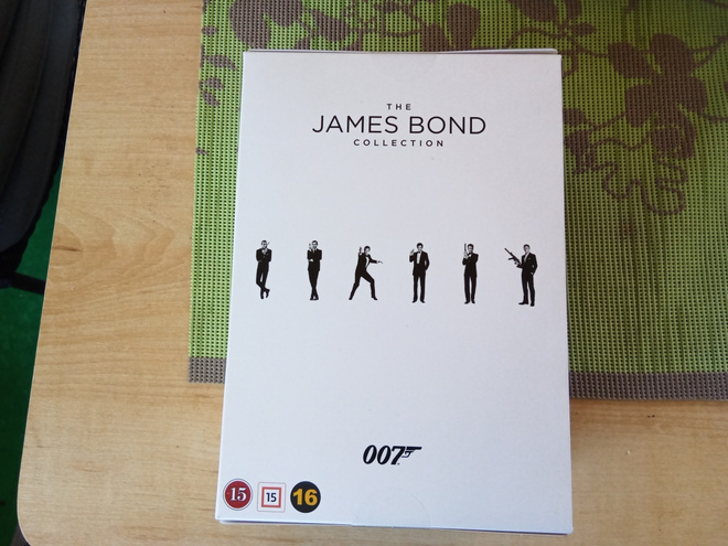 The James Bond Dvd Collection sisältää 24 elokuvaa