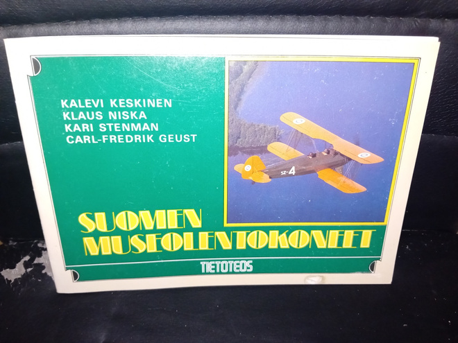 Keskinen, Stenman, Niska  SUOMEN MUSEOLENTOKONEET (Sis.pk)