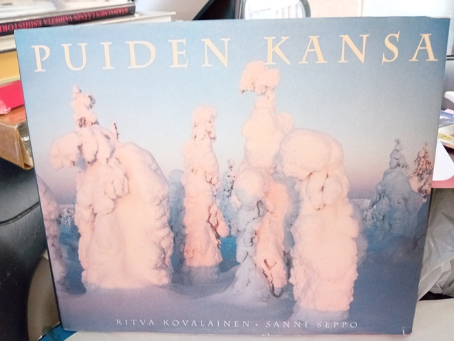 Kovalainen - Seppo :  Puiden kansa ( SIGNED  ) SIS POSTIKULU