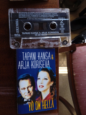 C- KASETTI: TAPANI KANSA & ARJA KORISEVA : YÖ ON HELLÄ
