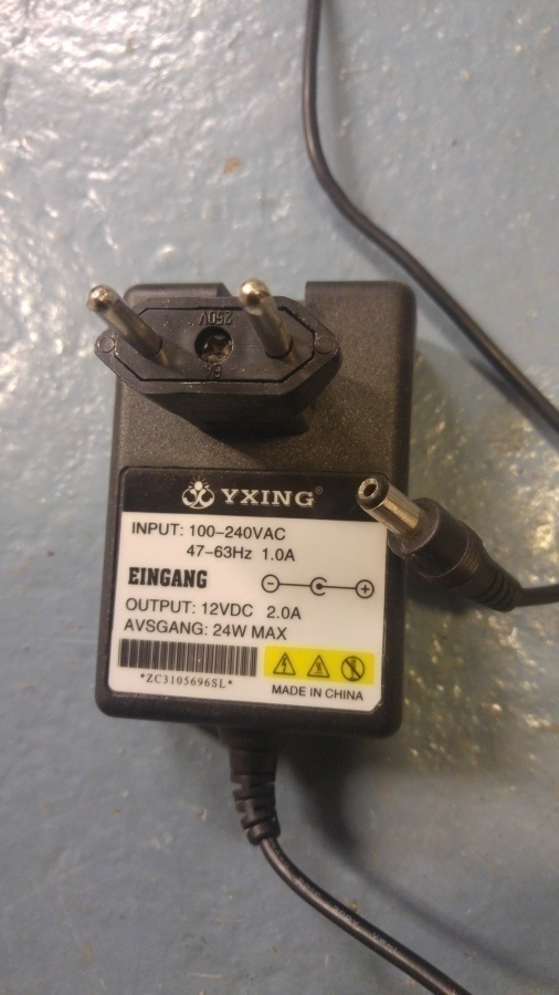 Jännitemuuntaja 230V/12Vdc,2A