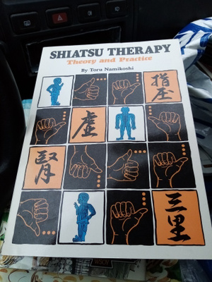 NAMIKOSHI : SHIATSU THERAPY theory and practice