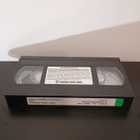 KISSA KUUMALLA KATOLLA VHS - pikkukuva 4
