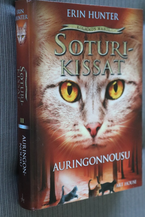 Erin Hunter : Auringonnousu Soturikissat ( 1.p. 2016 )