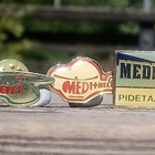 Mediheli ja Ilmari - 3 Pinssiä. Hyväkuntoiset. Halkaisija - - pikkukuva 5