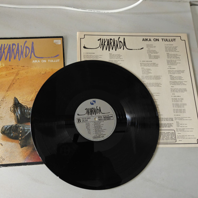 LP Jakaranda /aika on tullut