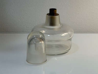 Kaunis pieni vintage-öljylamppu