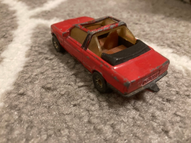 BMW 323 Matchbox pikkuauto 1/64 80-luvulta