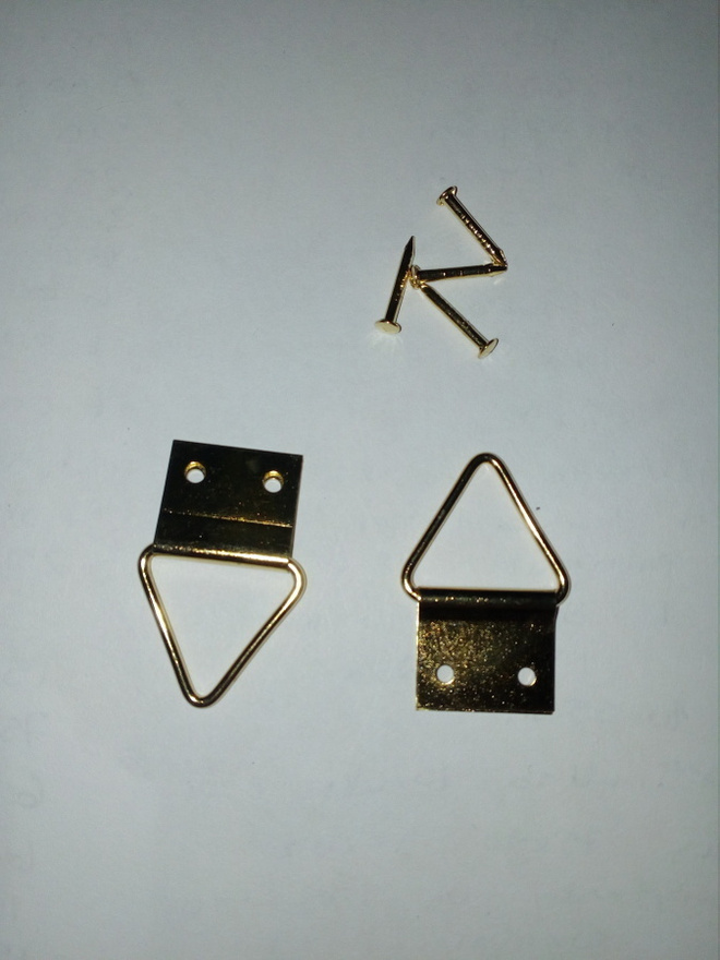Triangeli taulukoukku kultainen 20*30 mm