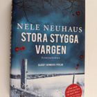 Nele Neuhaus : Stora stygga vargen - Kriminalroman - pikkukuva 1