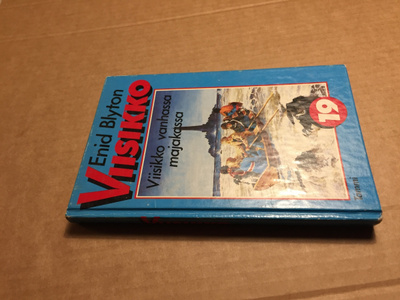 ENID BLYTON VIISIKKO VANHASSA MAJAKASSA