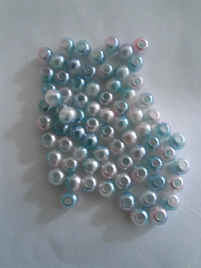 4mm Kaksivärinen helmi noin 170kpl