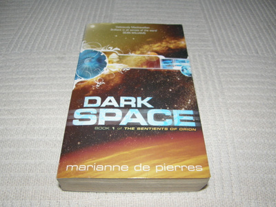 Marianne de Pierres Dark Space -nid