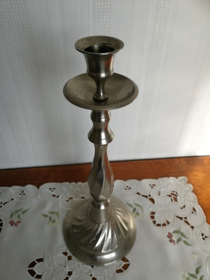 Metallinen kynttilänjalka