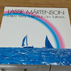 Lasse Mårtenson Kaikki paitsi purjehdus on turhaa LP - pikkukuva 1