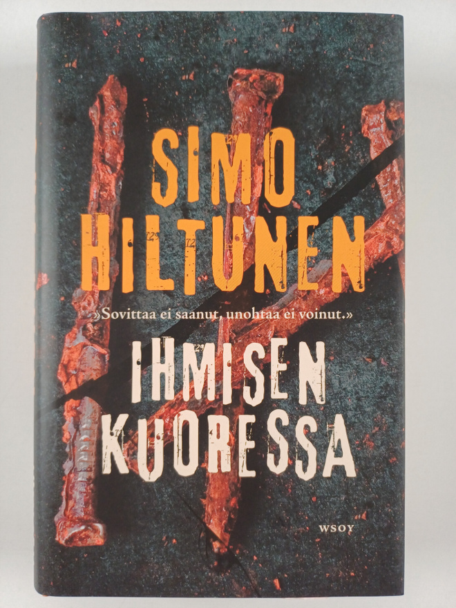Simo Hiltunen : Ihmisen kuoressa : romaani