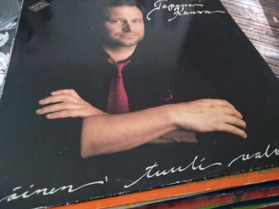 Tapani Kansa Öinen Tuuli Valvoo