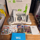 Nintendo Wii + Wii Fit -tasapainolauta + 5 peliä - pikkukuva 1