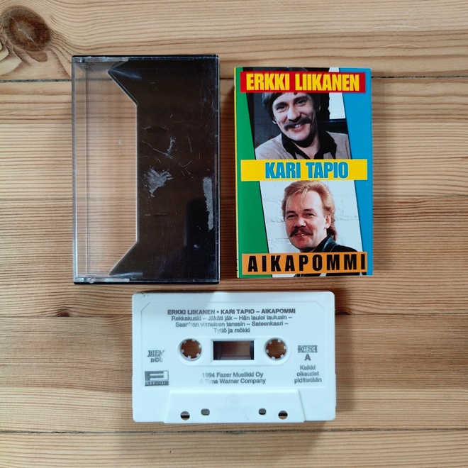 Erkki Liikanen, Kari Tapio - Aikapommi c-kasetti