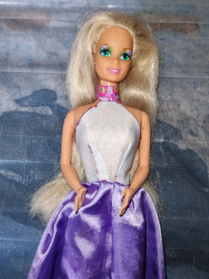 Costume Ball Barbie 1990