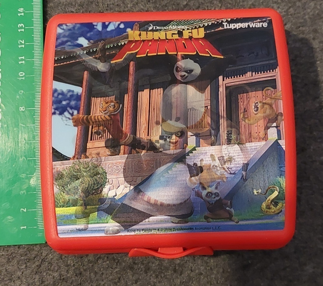 TUPPERWARE EVÄSRASIA KUNG FU PANDA tai  Pokémon