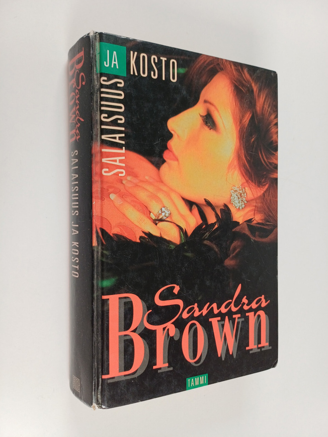 Sandra Brown : Salaisuus ja kosto