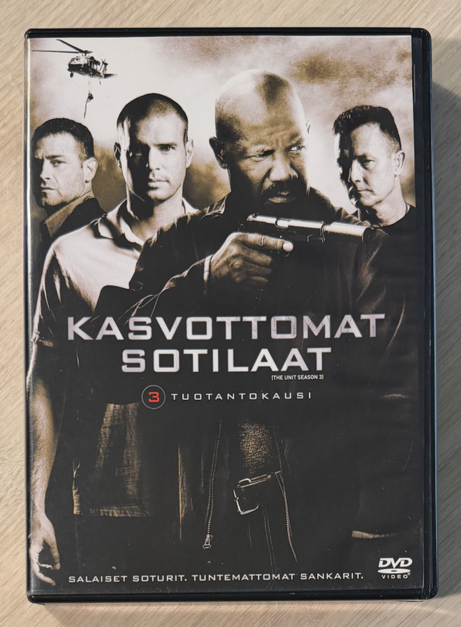 Kasvottomat sotilaat: Kausi 3 (2007) 3DVD